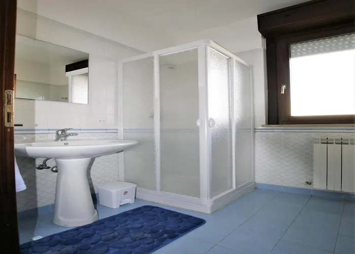 Modern At Rosa Di Martinsicuro Near Sea