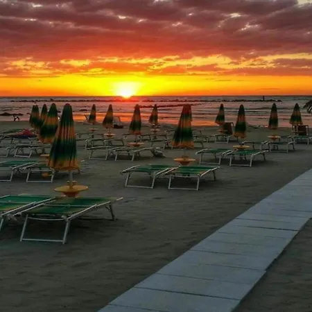 Modern At Rosa Di Martinsicuro Near Sea