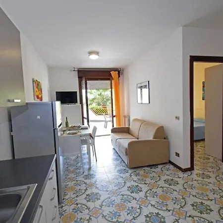 Modern At Rosa Di Martinsicuro Near Sea