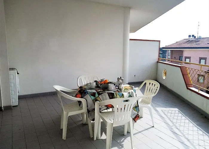 Modern At Rosa Di Martinsicuro Near Sea